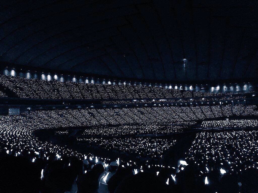K-pop Lightstick Guide: History, Fandom Colors & Concert Technology